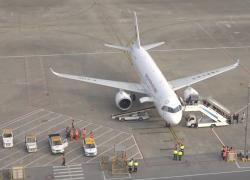 Cina: aereo di linea C919 vola su nuova rotta regolare