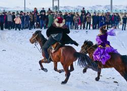 Cina: Xinjiang, attività ricreative per pastori in stazioni di servizio (2)
