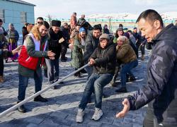 Cina: Xinjiang, attività ricreative per pastori in stazioni di servizio (1)