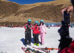 Cina: Xizang, apre prima stazione sciistica della stagione (2)