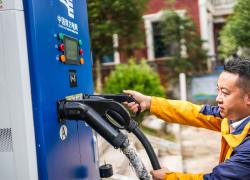 Cina: EV, colonnine di ricarica registrano robusta crescita nel 2023 