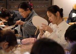 Cina: scuole serali diventano nuova moda dei giovani per rilassarsi, arricchirsi
Giovani cinesi attenti al budget sfruttano corsi per acquisire competenze, hobby e amici