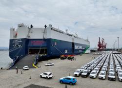 Cina: esportazione di veicoli nel porto di Xiamen (2)