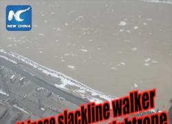 Cina: atleta di slackline attraversa canyon su corda tesa