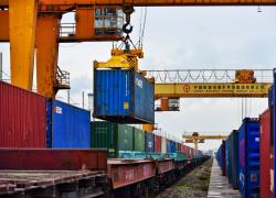 Cina: porti Xinjiang registrano traffico merci record nel 2023