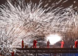 Cina: Henan, Luoyang ospita spettacolo di "fiori di ferro"