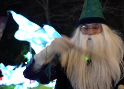 Italia: lanterne cinesi illuminano parco a tema per stagione festiva
Festival internazionale delle lanterne ha aperto l'8 dicembre 2023 in un parco tematico di Cassino 