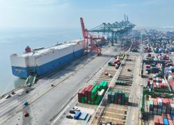 Cina: Fujian, esportazione di veicoli nel porto di Fuzhou (1)