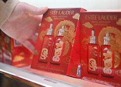 Cina: Hainan, centri commerciali espongono prodotti a tema drago (2)