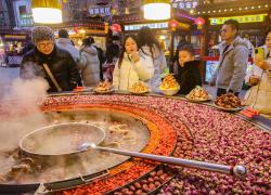 Cina: Xinjiang, si respira atmosfera festosa di Capodanno lunare (2)