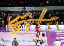 Passione per la danza del drago di appassionati italiani del Kung Fu