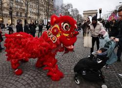 Festa di primavera, persone in tutto il mondo celebrano Anno del drago (1)