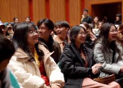 Cina: assistiamo al talk show tibetano sul "tetto del mondo"