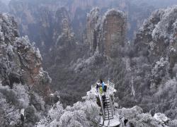 Cina: Hunan, parco forestale nazionale di Zhangjiajie innevato