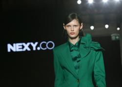 Marchi cinesi presentano creazioni alla Milano Fashion Week (2)