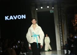 Marchi cinesi presentano creazioni alla Milano Fashion Week (1)