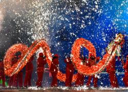 Cina: danza del drago per la Festa delle lanterne nel Guizhou (2)
