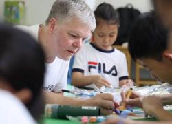 Cina: volontario belga a Shenzhen ripaga società con amore