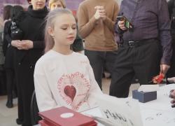 Russia: spettatori di teatro affascinati da performance di artisti cinesi