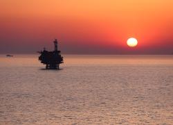 Cina: Hebei, operaio dallo Xizang lavora in giacimento petrolifero (2)