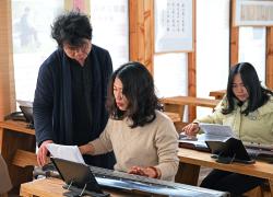 Cina: Jiangxi, fabbricatore di Guqin a Yihuang (2)