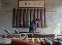 Cina: Jiangxi, fabbricatore di Guqin a Yihuang (1)