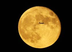 Cina: razzo vettore di sonda lunare Chang'e-6 arriva a sito di lancio