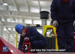 Cina: coltivatore uiguro racconta evoluzione da lavoro manuale a macchine automatizzate