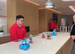 Cina: Tim Cook, Paese è catena di fornitura più importante per Apple
CEO Apple ha ribadito impegno a lungo termine dell'azienda verso il mercato cinese
