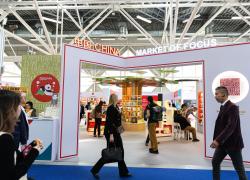 Italia: area espositiva cinese alla Bologna Children's Book Fair (3)