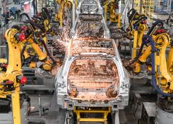 Cina: produzione industriale +6,1% nel primo trimestre