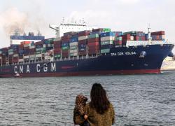 Egitto: secolare Canale Suez testimonia vicissitudini di egiziani intrappolati, salvati