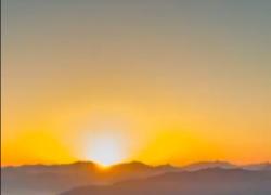 Time-lapse: alba su un mare di nubi nel Guangxi