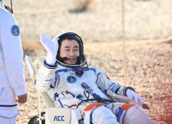 Cina: atterrata capsula di rientro di Shenzhou-17 (1)