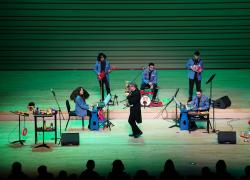 Italia: Playtoy Orchestra sente battito di vivace mercato cinese di spettacoli