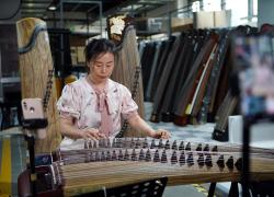 Cina: Henan, Lankao sviluppa settore strumenti musicali tradizionali (1)
