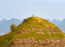 Cina: Guizhou, colline a forma di piramide ad Anlong (3)