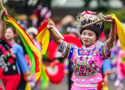 Cina: parata di gruppi etnici del Guizhou (3)