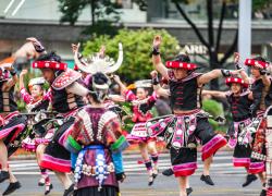 Cina: parata di gruppi etnici del Guizhou (2)