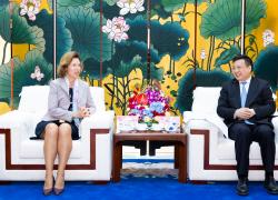 Cina: presidente di Xinhua incontra ambasciatrice britannica nel Paese 