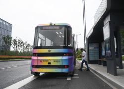 Cina: Zhejiang, minibus a guida autonoma a Hangzhou (2)