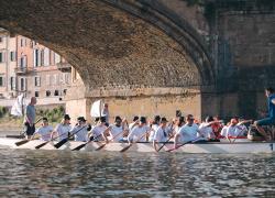 Italia: Firenze ospita regata tra dragon boat