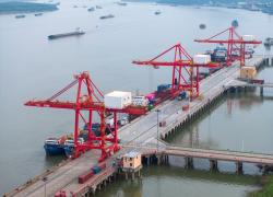 Cina: vivace porto su fiume Yangtze evidenzia robusta economia (2)