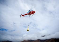 Cina: Xizang, elicottero civile effettua test di volo a Lhasa (2)