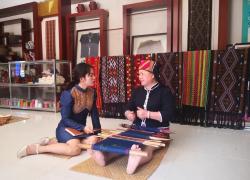 Cina: tecniche di broccato Li a Wuzhishan (1)