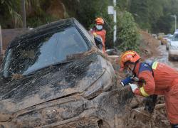 Cina: piogge causano frane e inondazioni nel Guangdong (2)