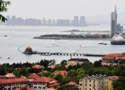 Cina: turismo a Qingdao si anima nelle calde giornate estive