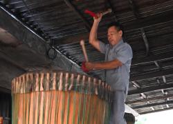 Cina: erede della tecnica di realizzazione del tamburo Yandun nel Guangxi (1)