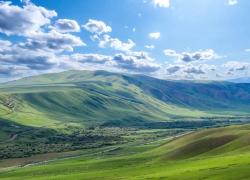 Cina: delegazione straniera impressionata da sviluppo energie rinnovabili Hebei