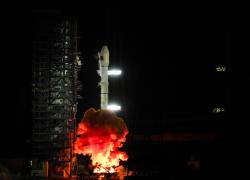 Cina: lancia terzo satellite per servizi Internet in orbita alta